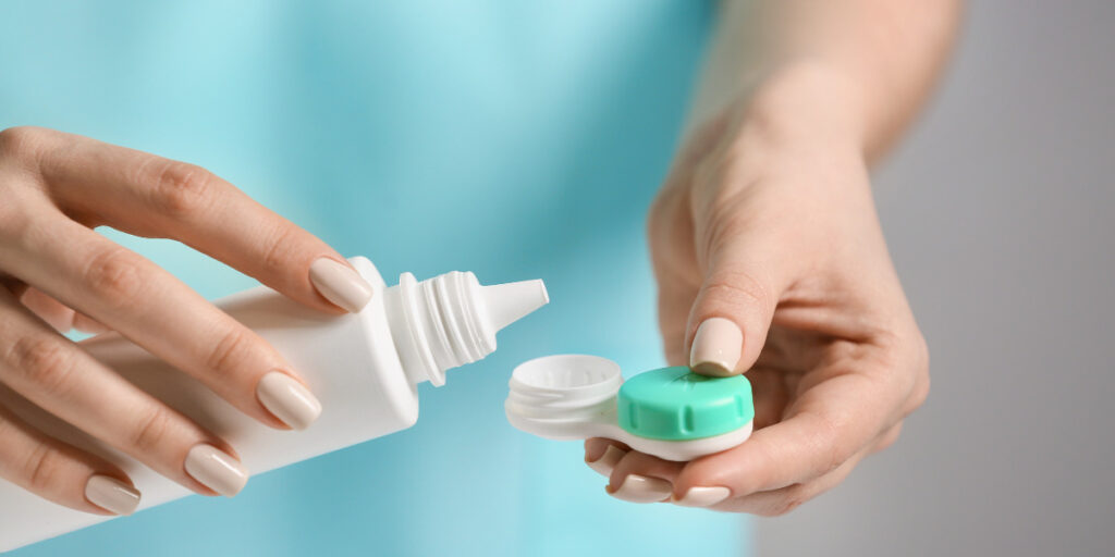 como utilizar el liquido de lentillas correctamente